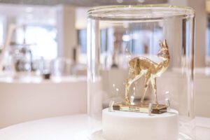 turmquartier-raum-gold-geld-gesellschaft-01-1920x1280